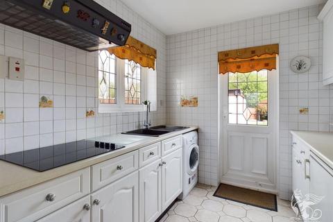 3 bedroom semi-detached house for sale - Stour Way, Upminster