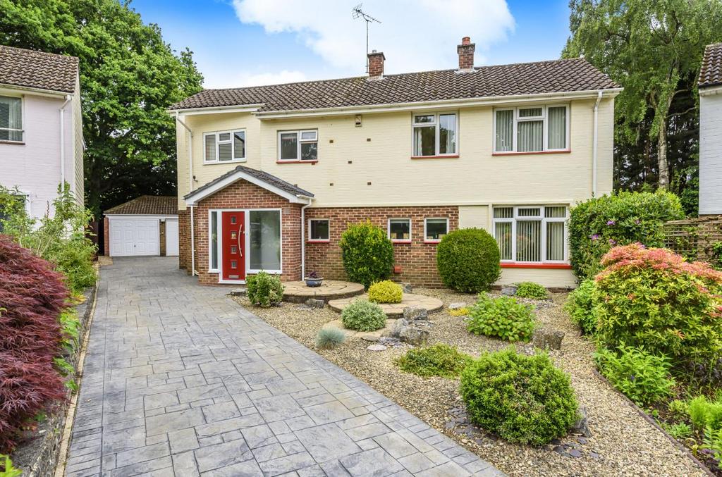 Sycamore Avenue, Hiltingbury, Chandler's Ford 4 bed detached house for