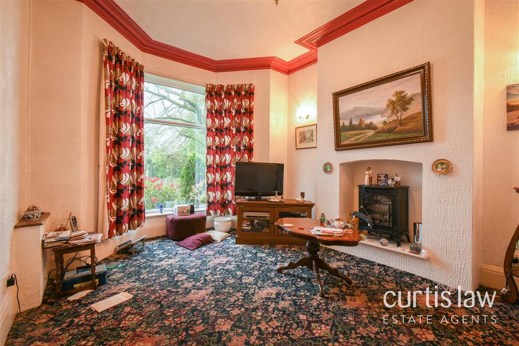 Earnsdale Road, Darwen 2 bed terraced house £120,000