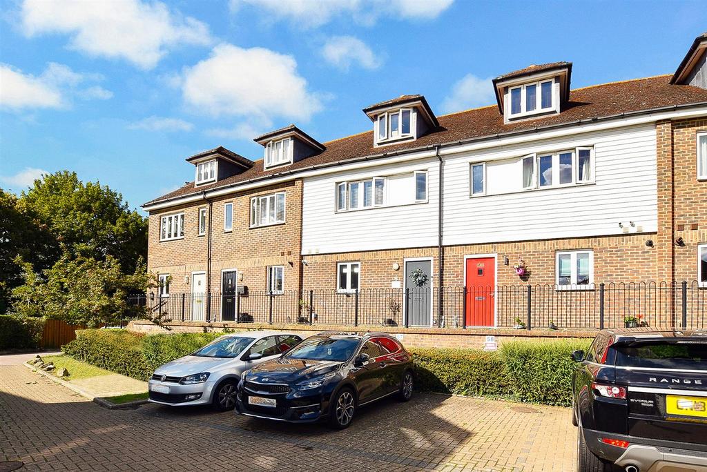 Medway Court, Aylesford 4 bed townhouse £365,000