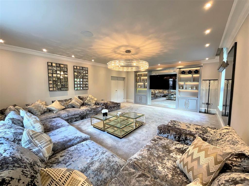 Congleton Road, Alderley Edge 5 bed detached house £35,000 pcm (£