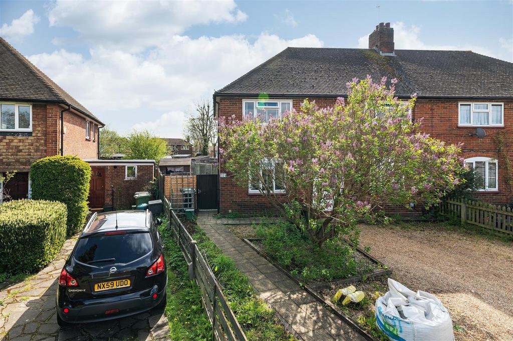 Hook Road, Epsom 2 bed for sale £350,000