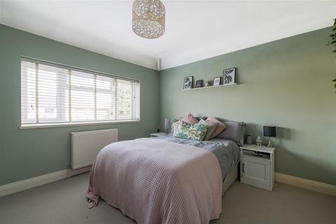 274 Hook Road, Epsom, KT19 8QT