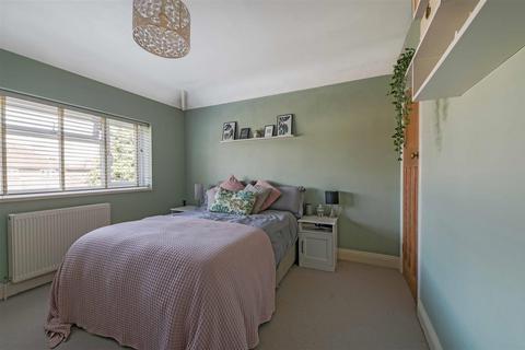 274 Hook Road, Epsom, KT19 8QT
