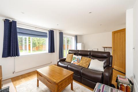 15 Oak Glade, Epsom, KT19 8ND