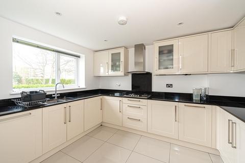 15 Oak Glade, Epsom, KT19 8ND