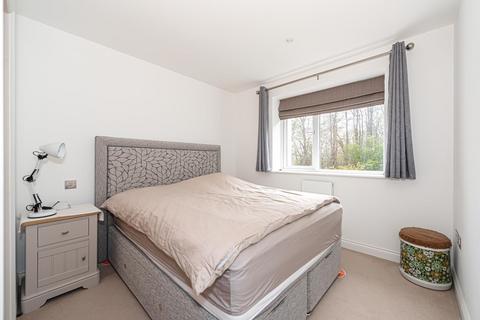 15 Oak Glade, Epsom, KT19 8ND