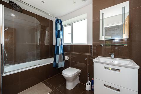 15 Oak Glade, Epsom, KT19 8ND
