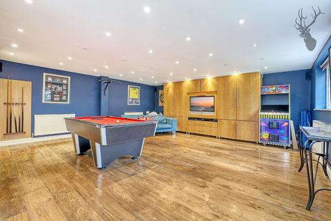 2 Halley Road, Waltham Abbey, EN9 3XR