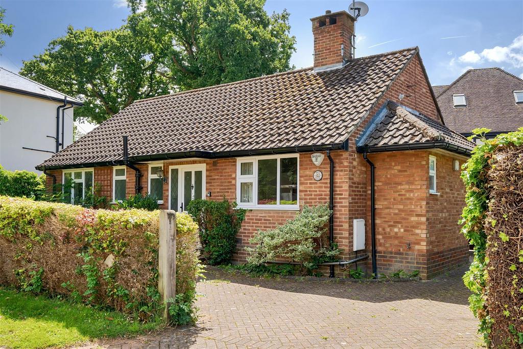 Cobham Way, East Horsley 2 bed detached house for sale £750,000