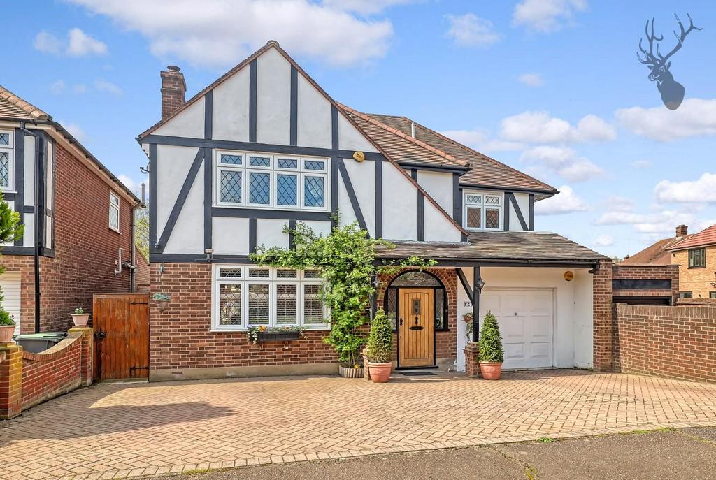 Lyndhurst Rise, Chigwell 4 bed detached house for sale £1,400,000