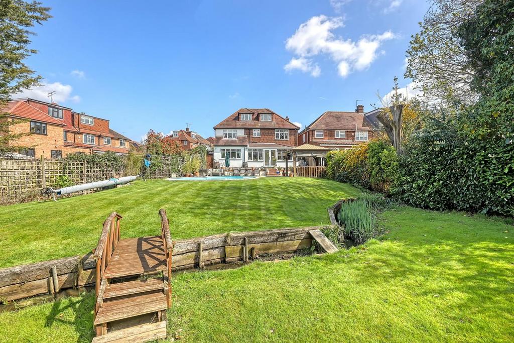 Lyndhurst Rise, Chigwell 4 Bed Detached House For Sale - £1,400,000