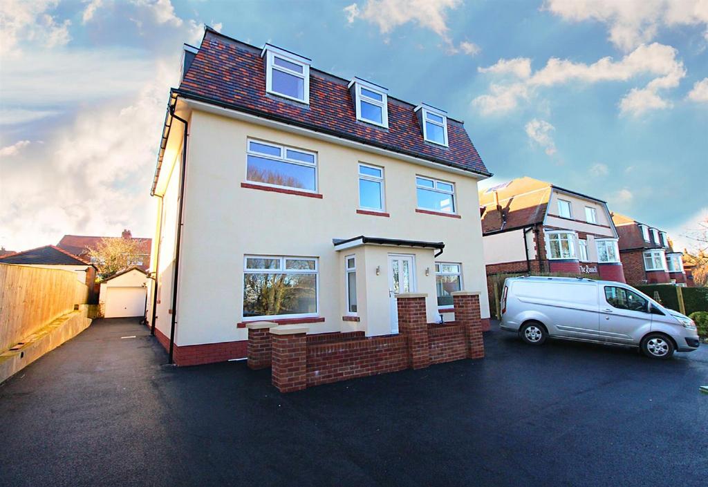Ryndleside, Scarborough 2 bed flat £700 pcm (£162 pw)