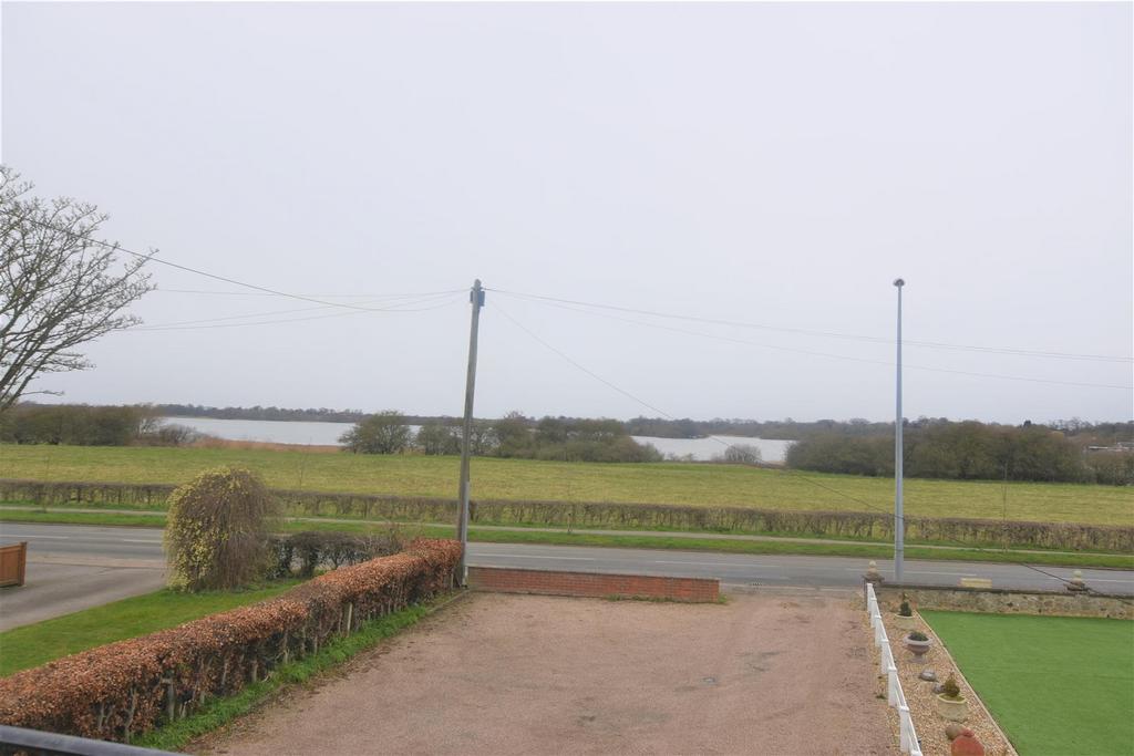 Hull Road, Hornsea HU18 4 bed detached house £320,000