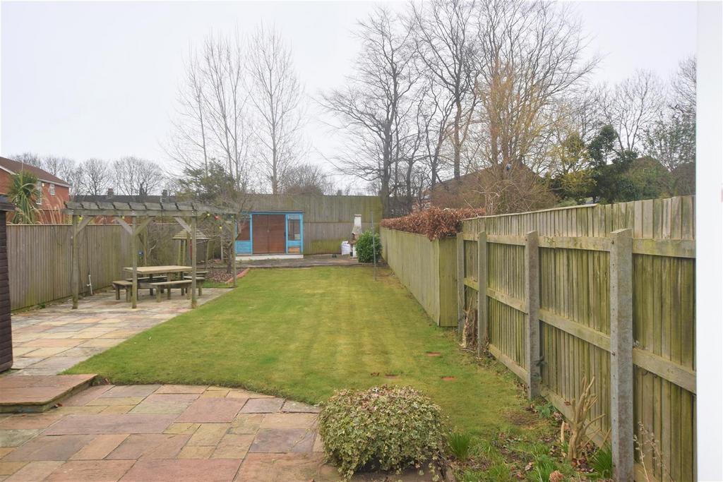 Hull Road, Hornsea HU18 4 bed detached house £320,000