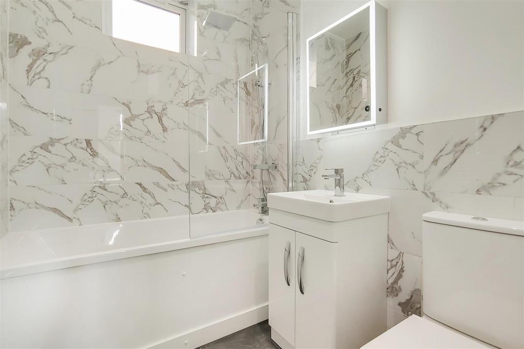 6 Bathroom-0.jpg