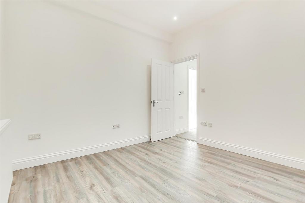 4 Dining Room-0.jpg