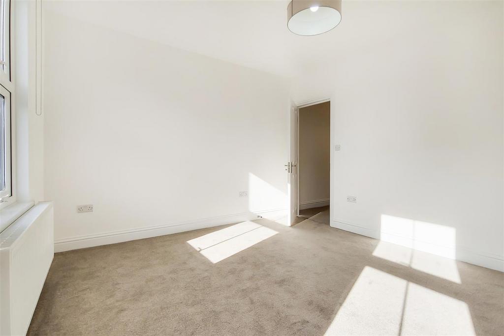 8 Main Bedroom-1.jpg