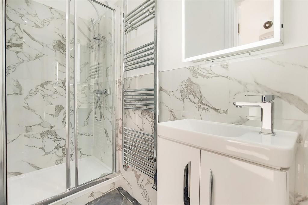 9 Main Ensuite-0.jpg