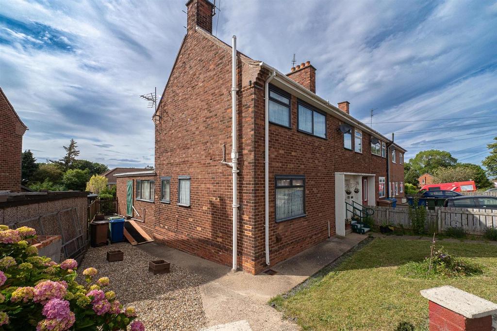 Trinity Road, Hornsea HU18 3 bed end of terrace house for sale £160,000