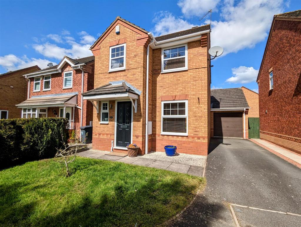 Wakehurst Close, Maple Park, Nuneaton 3 bed detached house for sale £