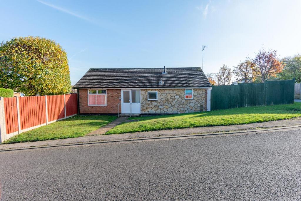 Bideford Green, Linslade, Bedfordshire 2 bed detached bungalow for sale