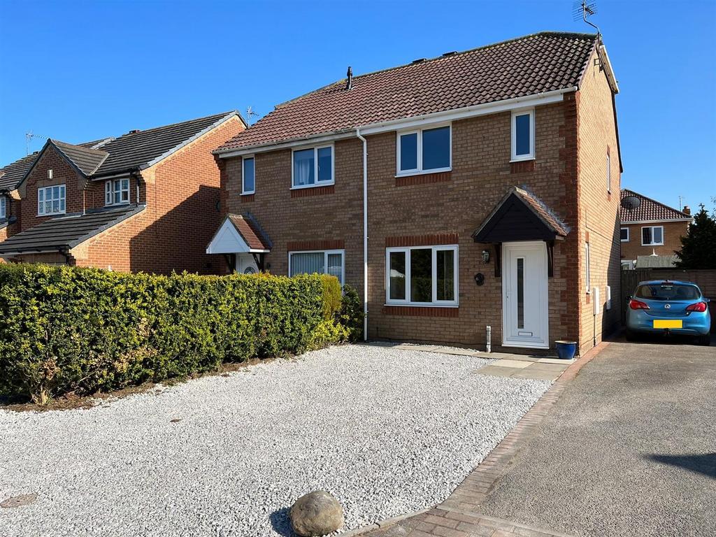 Cedar Close, Hornsea HU18 3 bed semidetached house £159,950