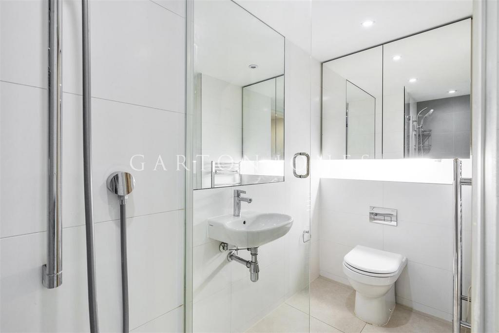 Bathroom (2).jpg