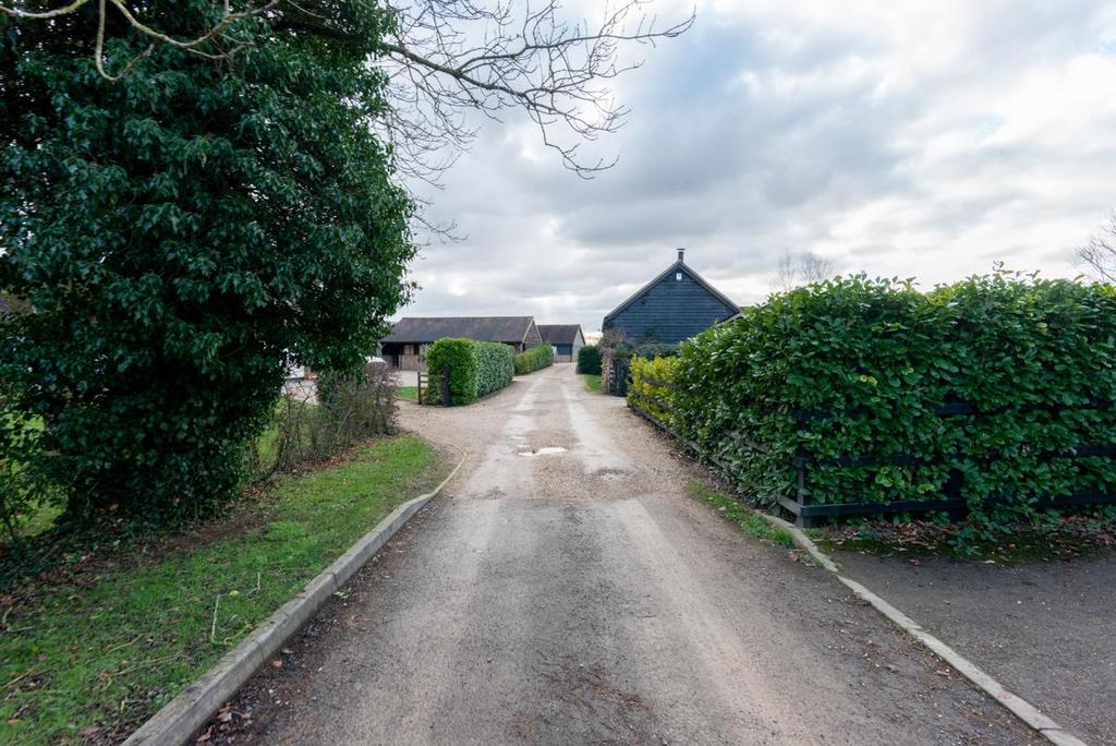 Quiet lane location