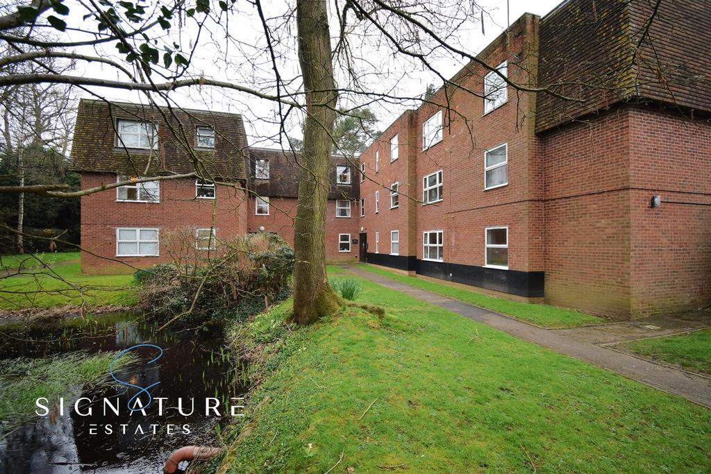Windsor Close, Bovingdon, Hemel... 1 bed apartment £169,950