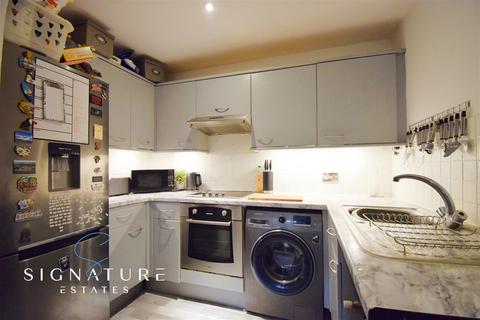 Flat 19, Bovingdon Court Windsor Close, Bovingdon, Hemel Hempstead, HP3 0QU