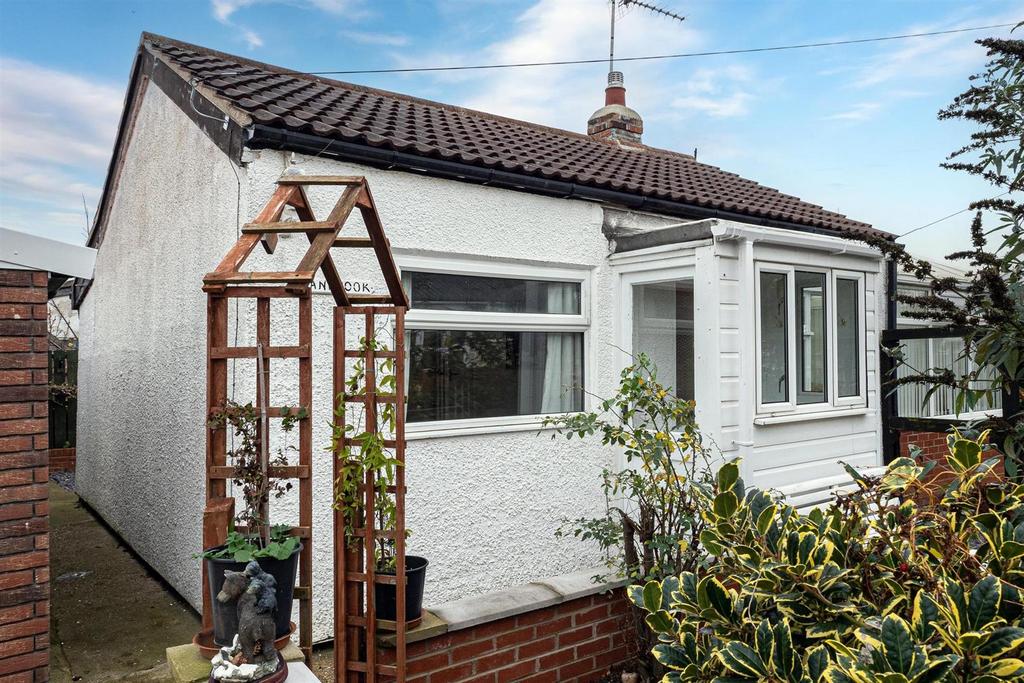 Pasture Road, Hornsea HU18 2 bed detached bungalow for sale £185,000