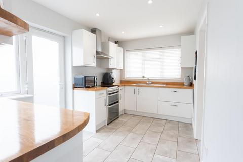 4 bedroom semi-detached house for sale - Emu Close, Heath And Reach, Bedfordshire
