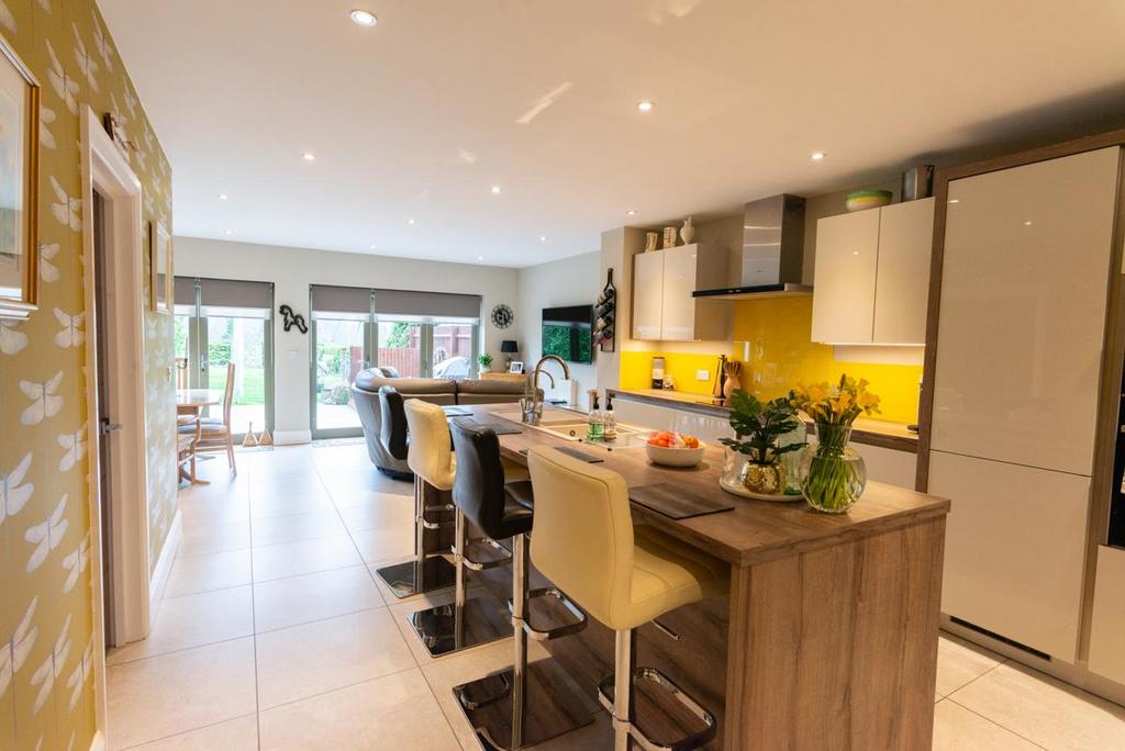 Strawberry Fields, Great Brickhill, Buckinghamshire 4 bed terraced