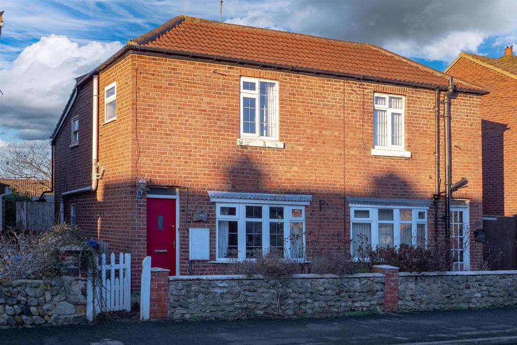 Main Street, Skipsea YO25 2 bed semidetached house for sale £100,000