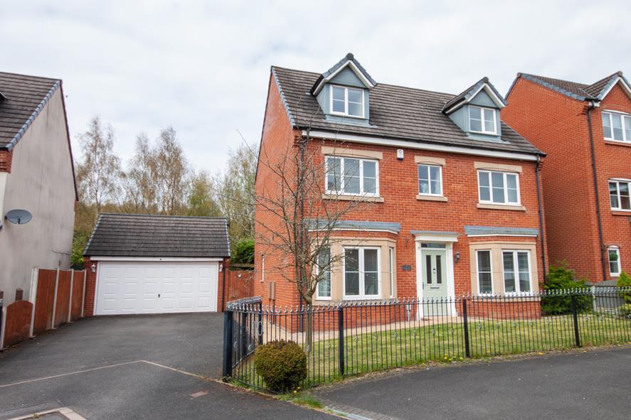 Woodbine Close, Huntington, Cannock 5 bed detached house for sale £