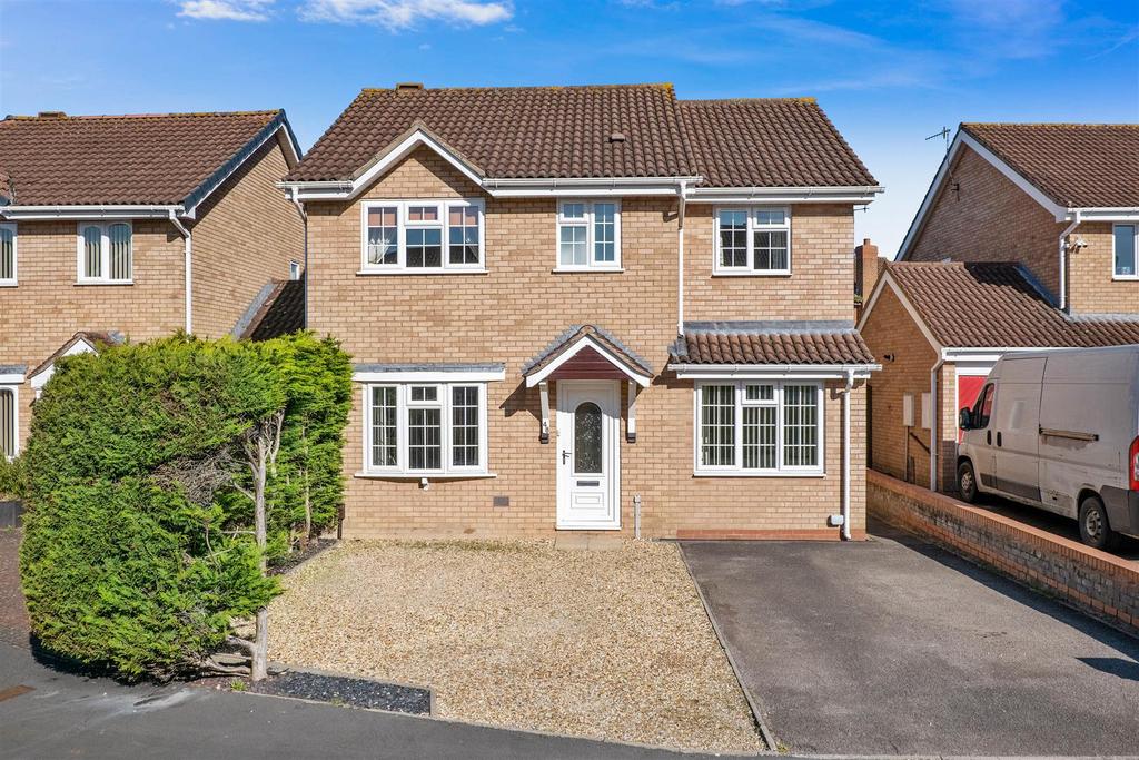 Hazel Avenue, Evesham 4 bed detached house for sale £375,000