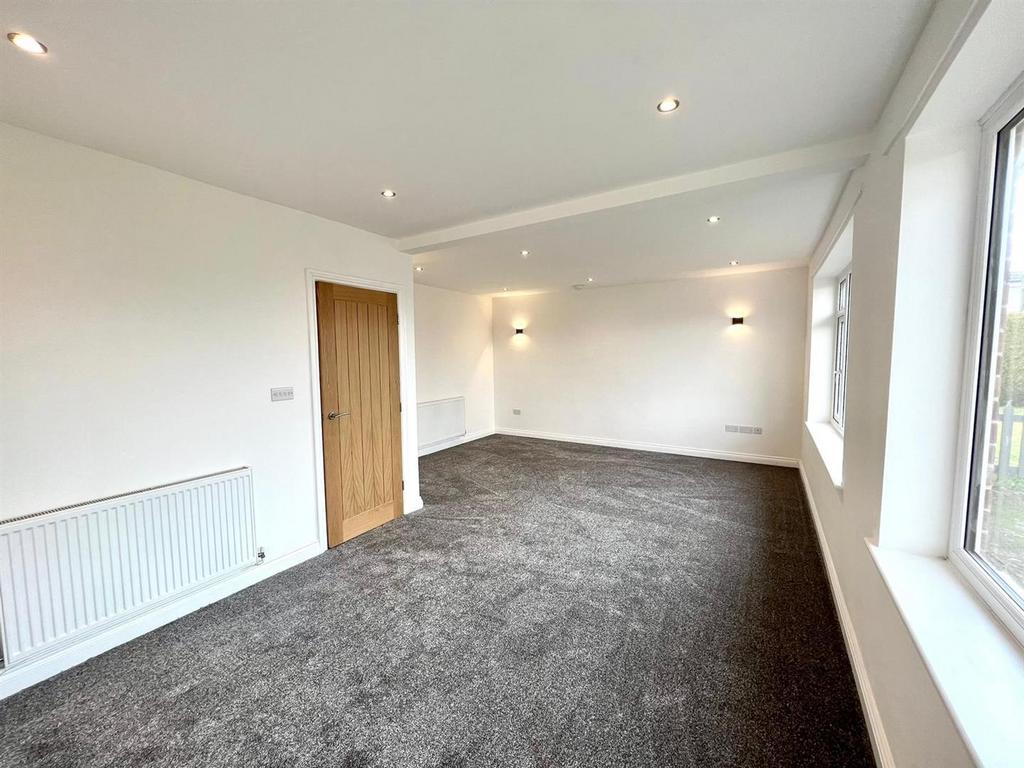 Draycott Avenue, Hornsea HU18 3 bed semidetached bungalow for sale £
