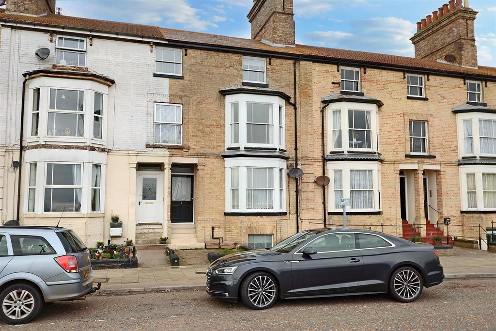 Marine Parade Lowestoft 2 bed for sale £175,000