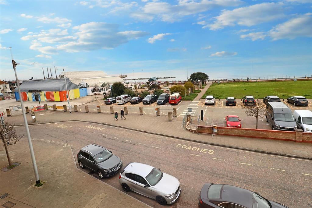 Marine Parade Lowestoft 2 bed for sale £160,000