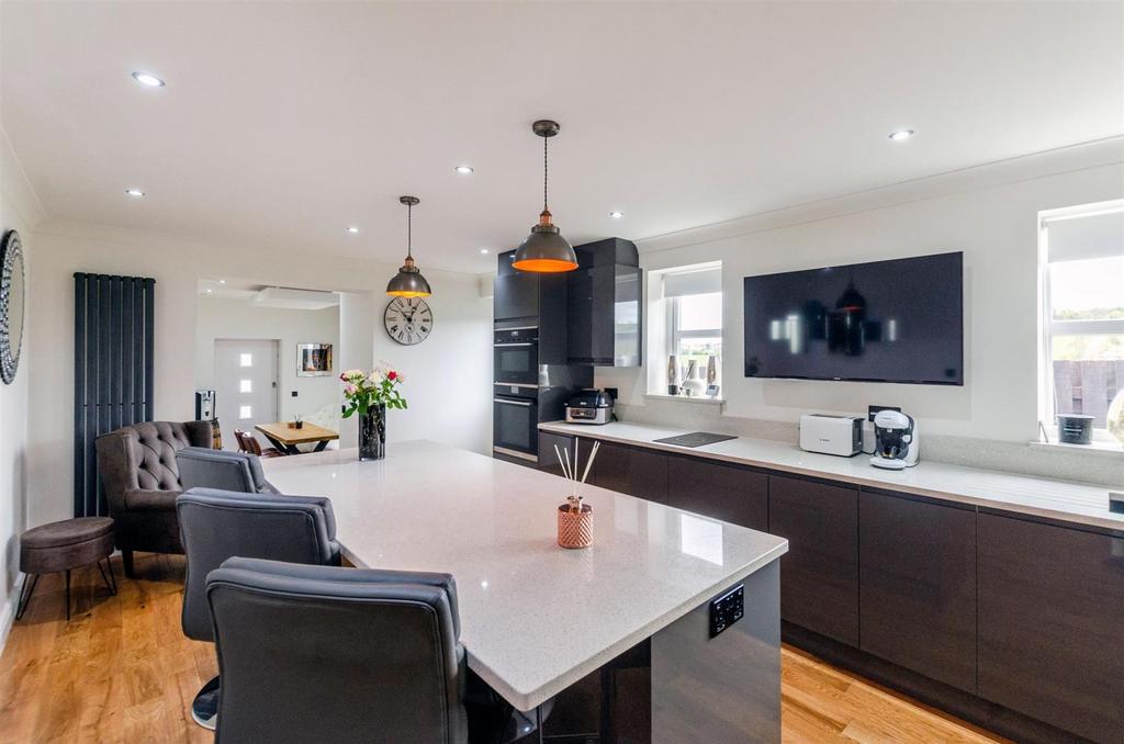 Ashley Lane, Killamarsh, S21 1AB 3 bed detached house £470,000