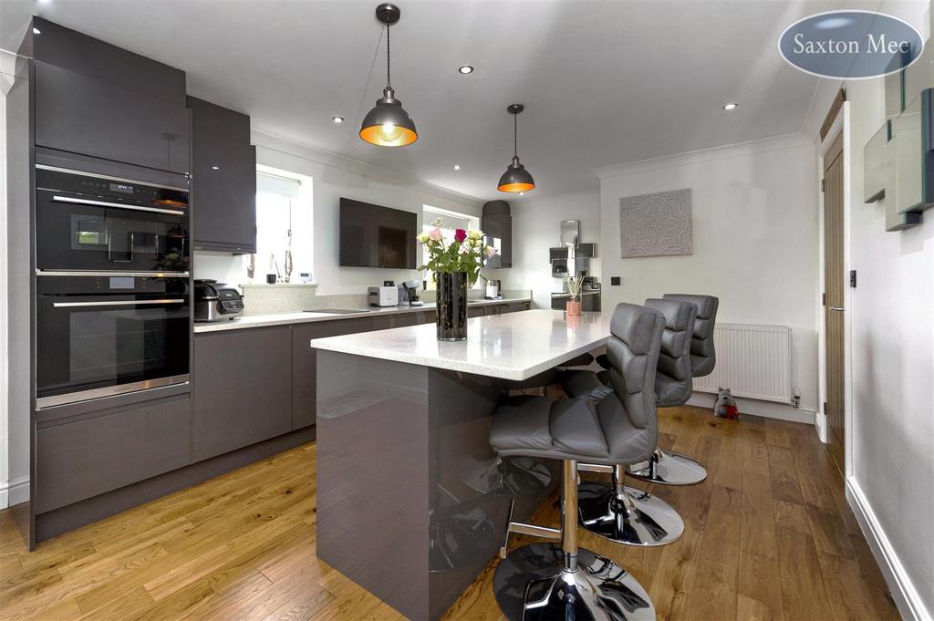 Ashley Lane, Killamarsh, S21 1AB 3 bed detached house £470,000