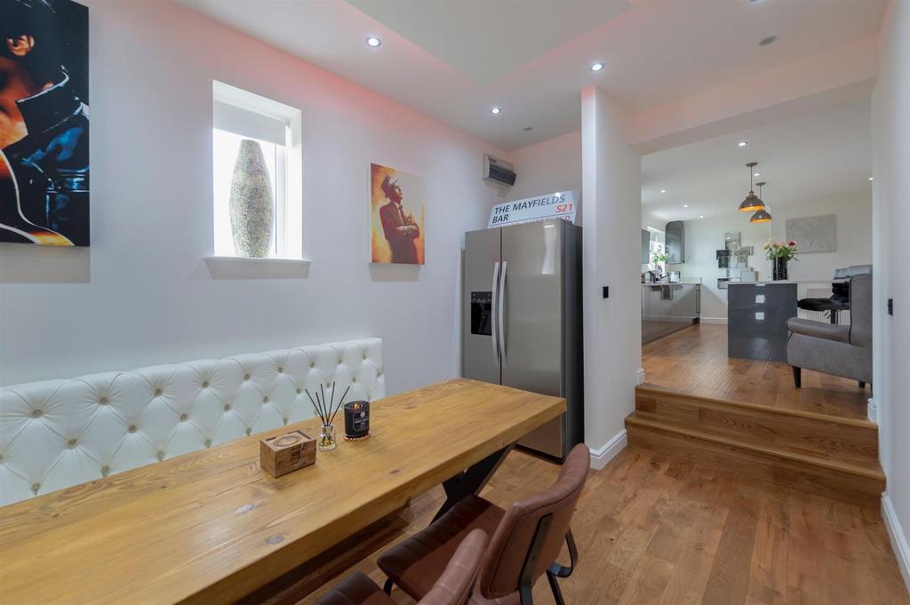 Ashley Lane, Killamarsh, S21 1AB 3 bed detached house £470,000