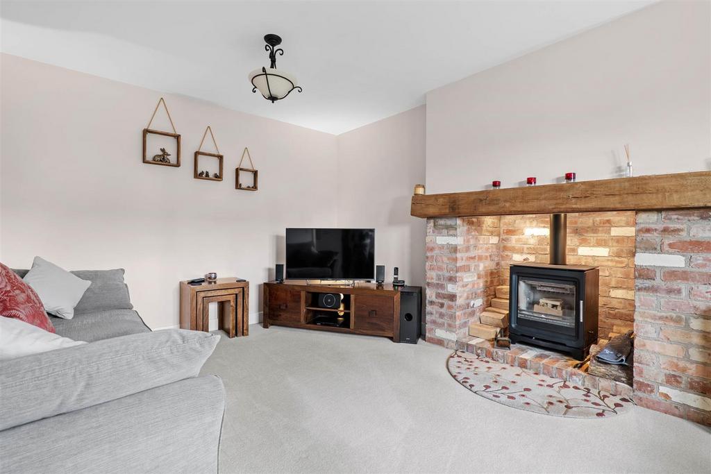 Hilary Gardens, Blackminster, Evesham 3 bed detached house £500,000