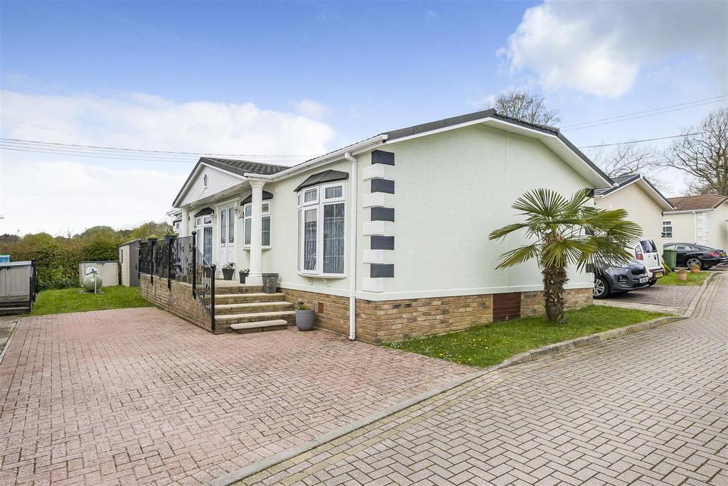 Millers Way, Harrietsham, Maidstone 3 bed mobile home £215,000