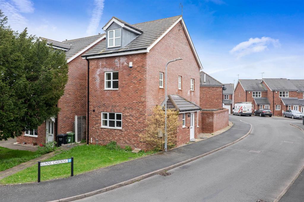 Lunns Gardens, Evesham 3 bed detached house for sale £280,000