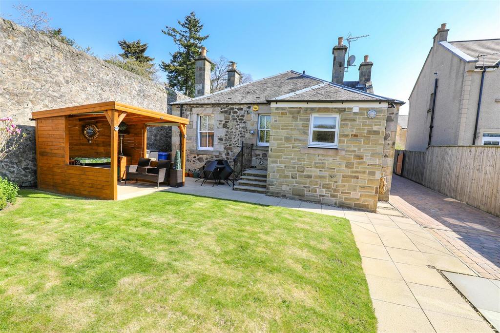 Leslie Mains, Leslie, Glenrothes 2 bed detached bungalow £229,000