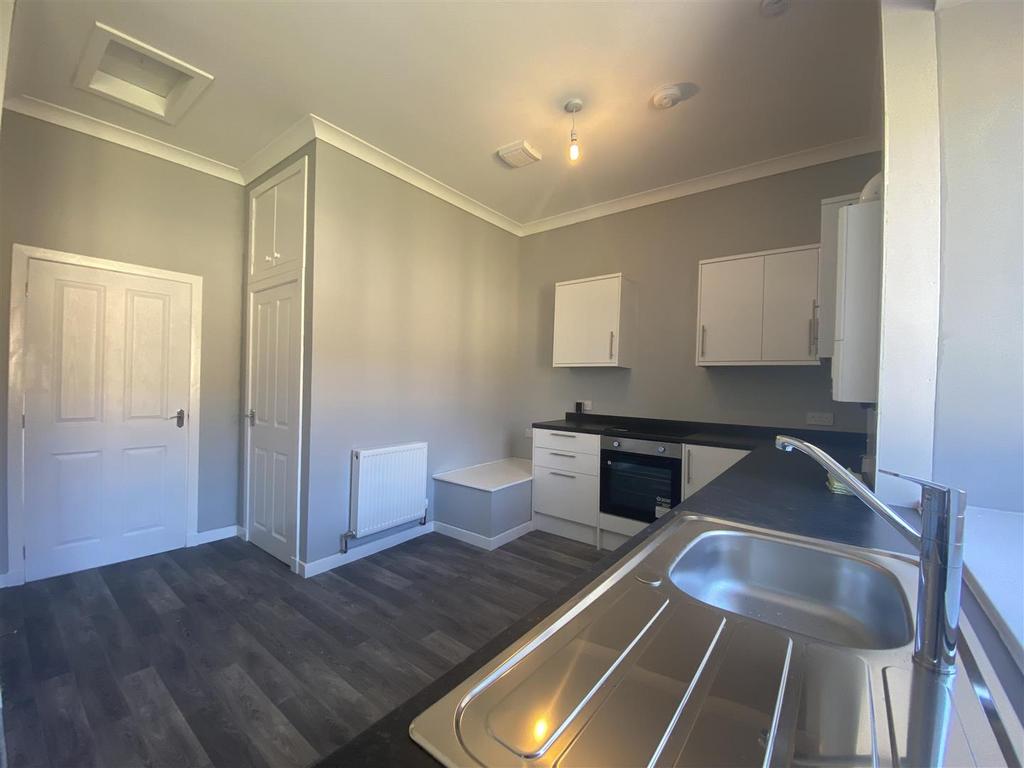 Isla Road, Perth 2 bed flat £498 pcm (£115 pw)