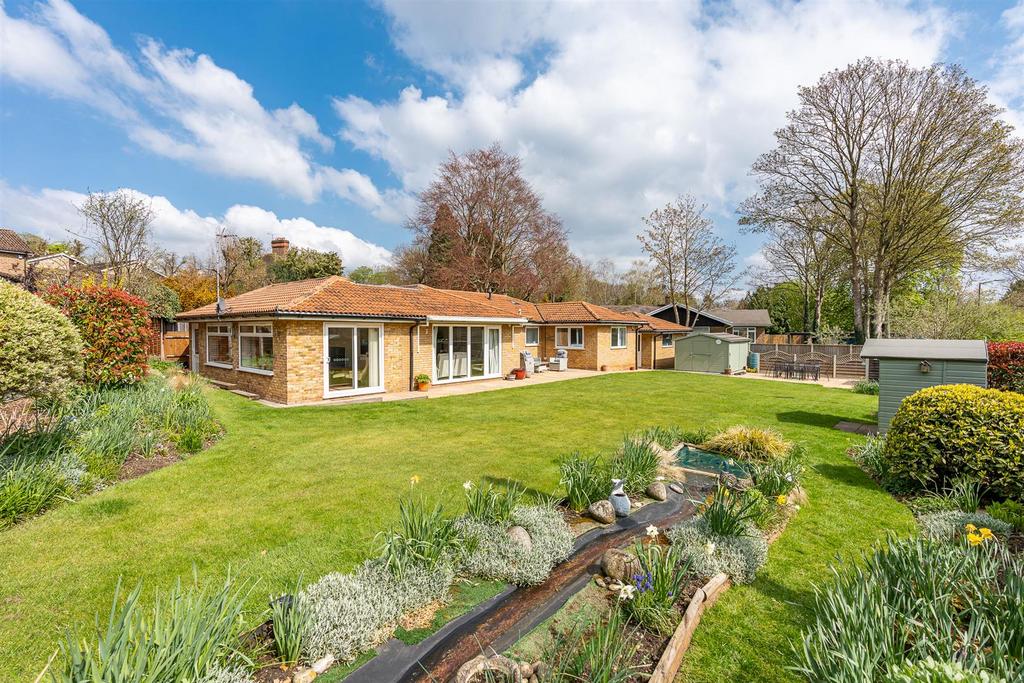 St. Ives Close, Welwyn 4 bed detached bungalow for sale £1,125,000