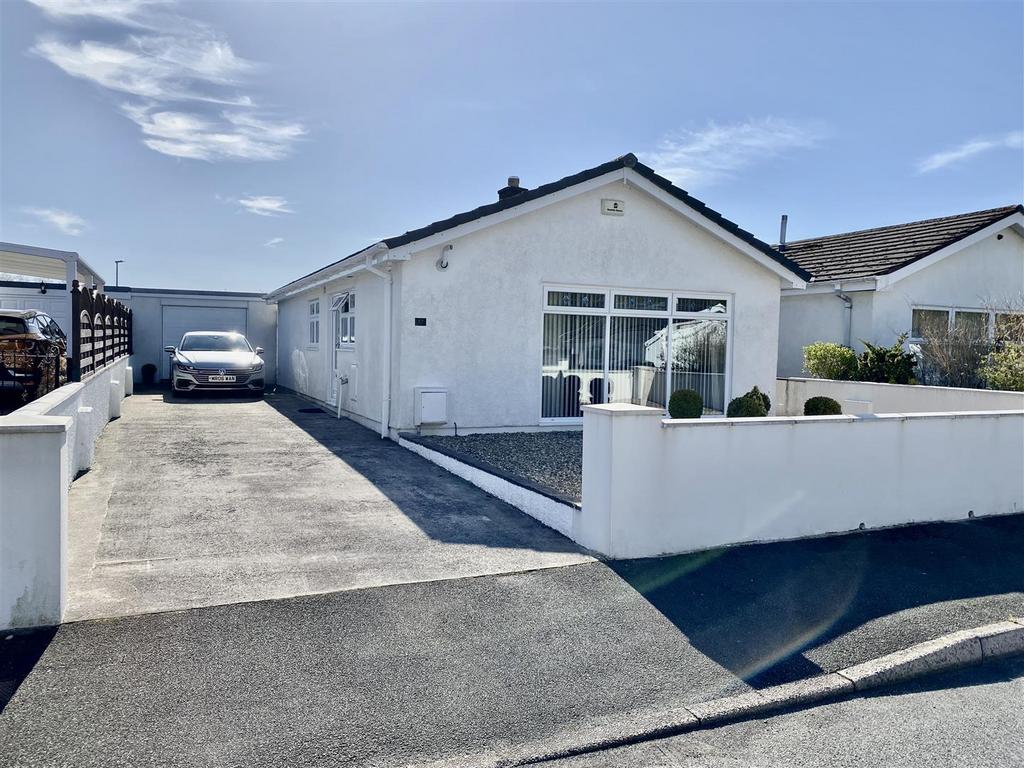 Maes Yr Haf, Ammanford 3 bed detached bungalow for sale £260,000
